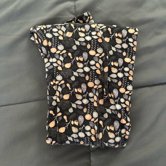 🍒🍒 3/7 BUNDLE DEAL LuLaRoe women’s pastel pattern leggings - Picture 1 of 4